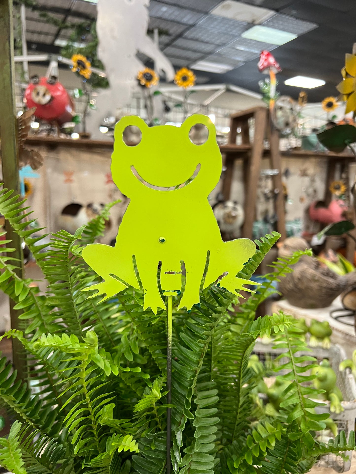 Mini frog yard stake