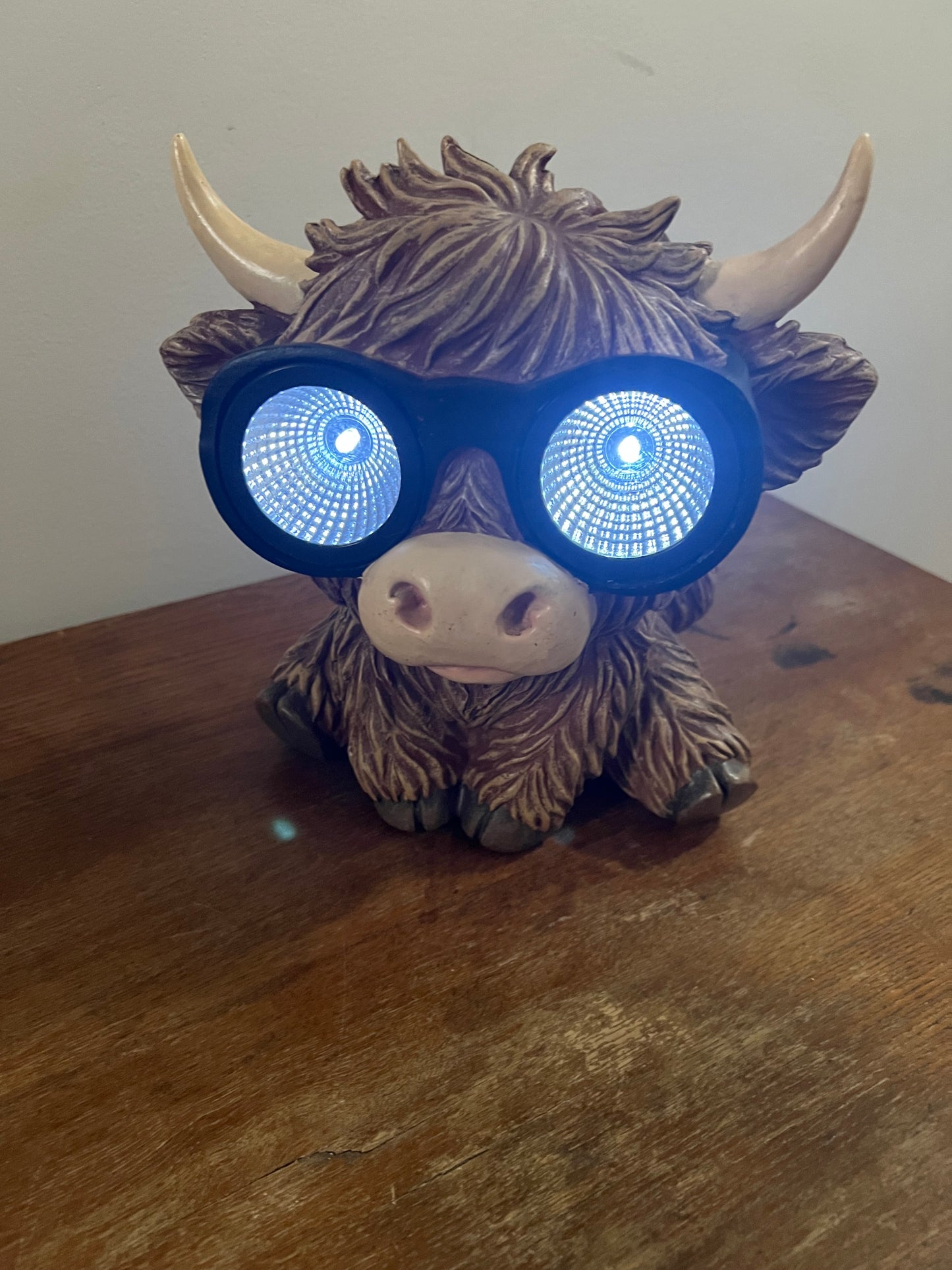 Highland cow solar light
