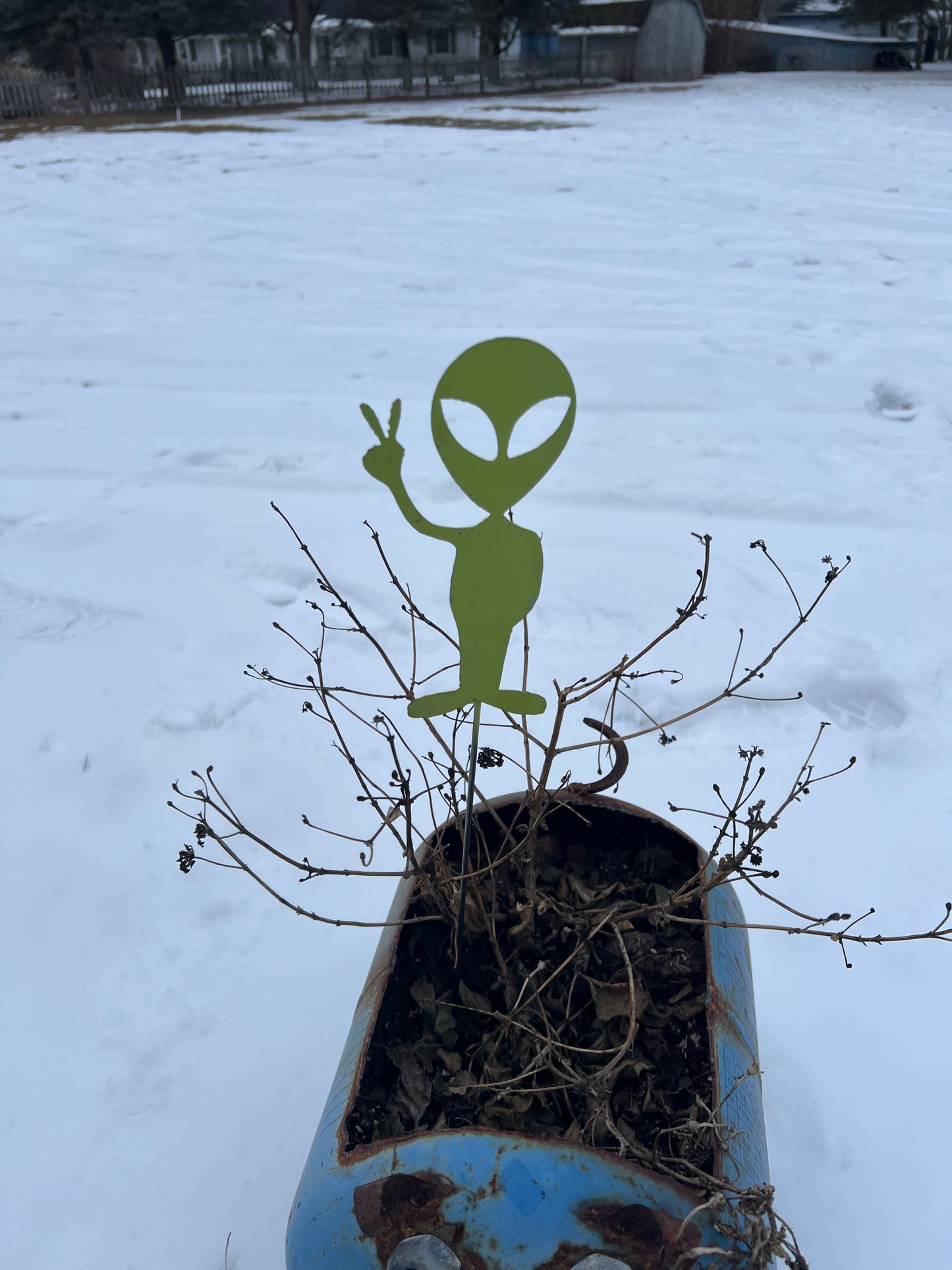 Mini alien yard stake