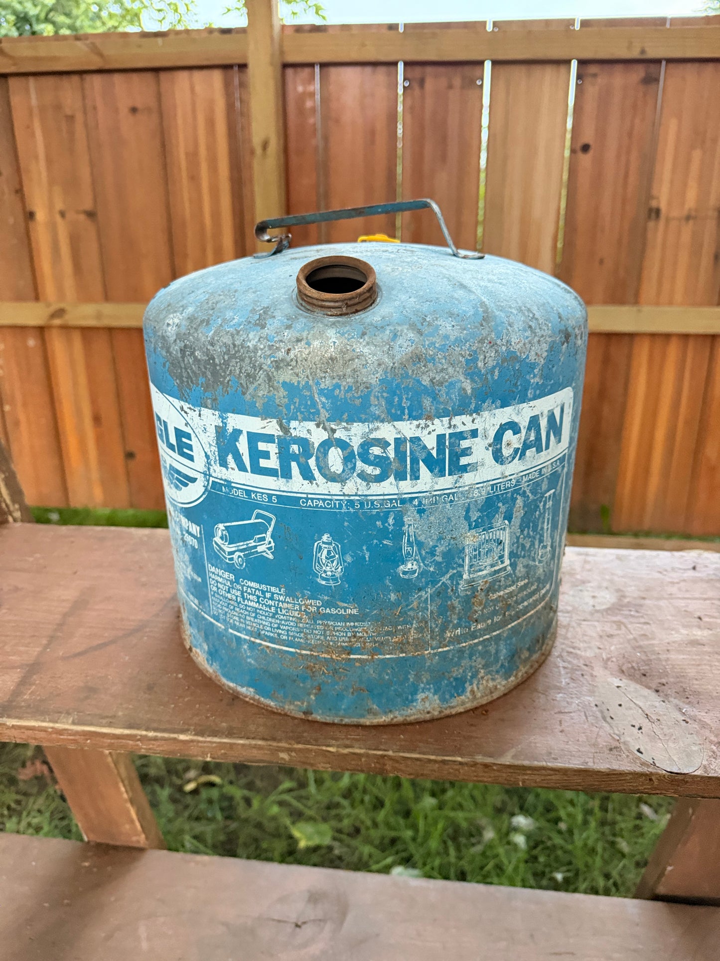 Hand cut gas can Jack-o-lantern C12