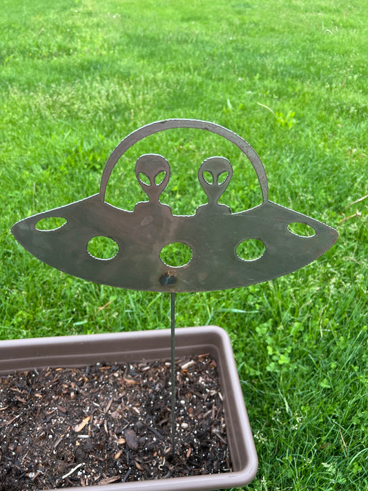 Spaceship yard stake