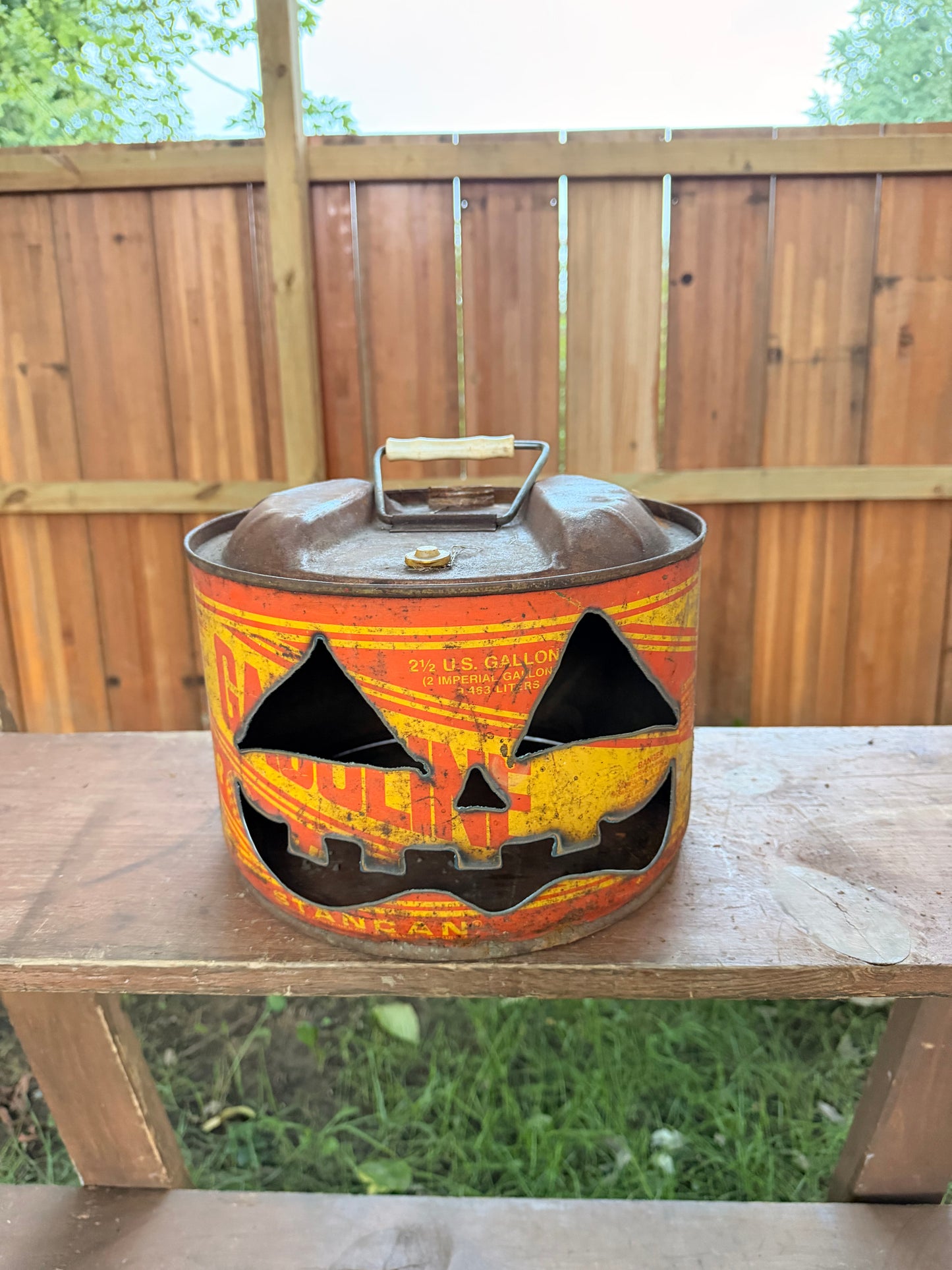 Hand cut gas can Jack-o-lantern C7