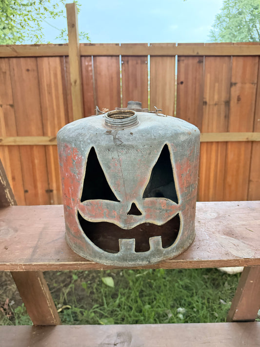 Hand cut gas can Jack-o-lantern C19
