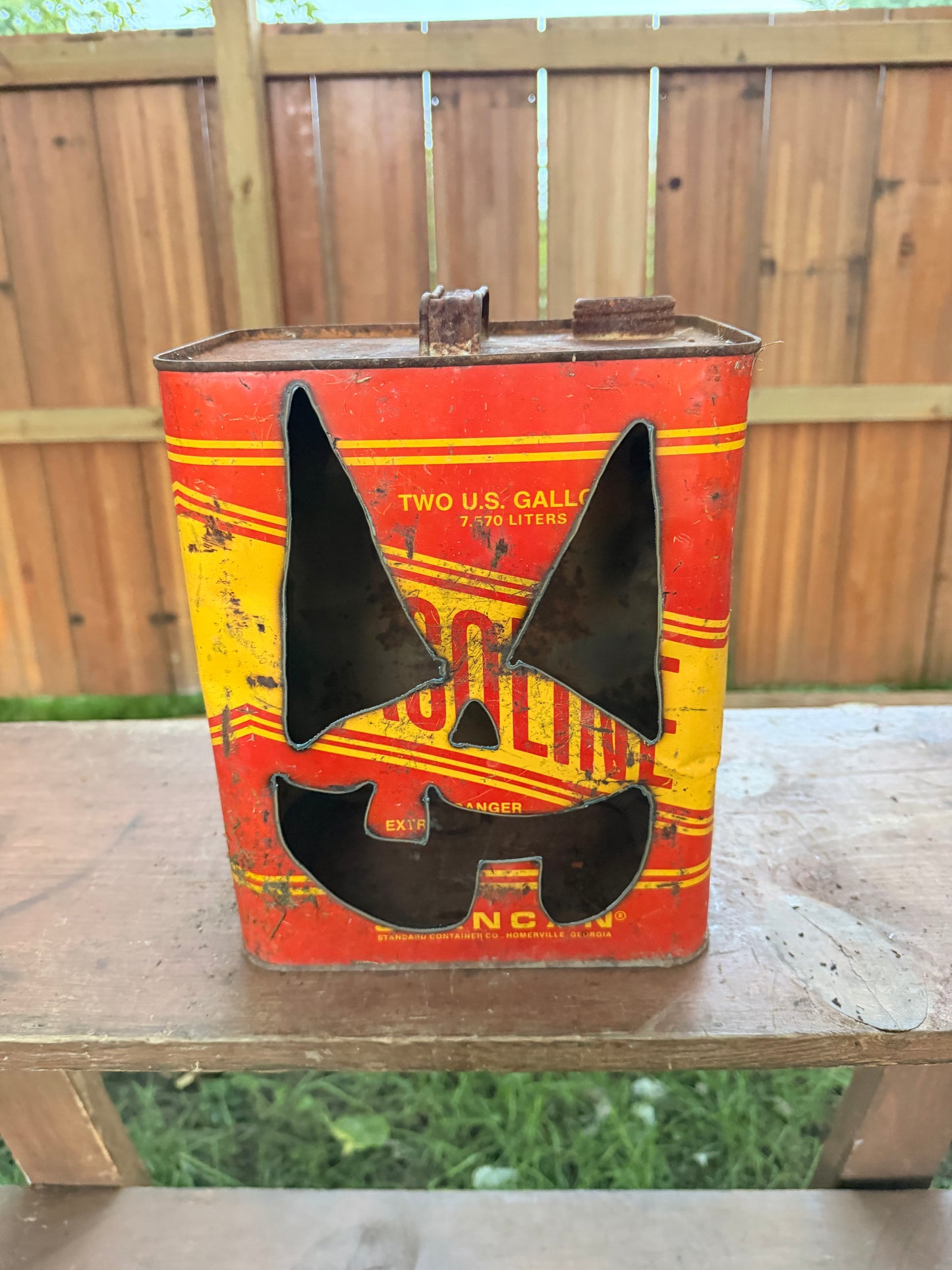 Hand cut gas can Jack-o-lantern C13