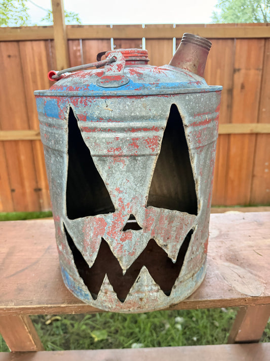 Hand cut gas can Jack-o-lantern C16
