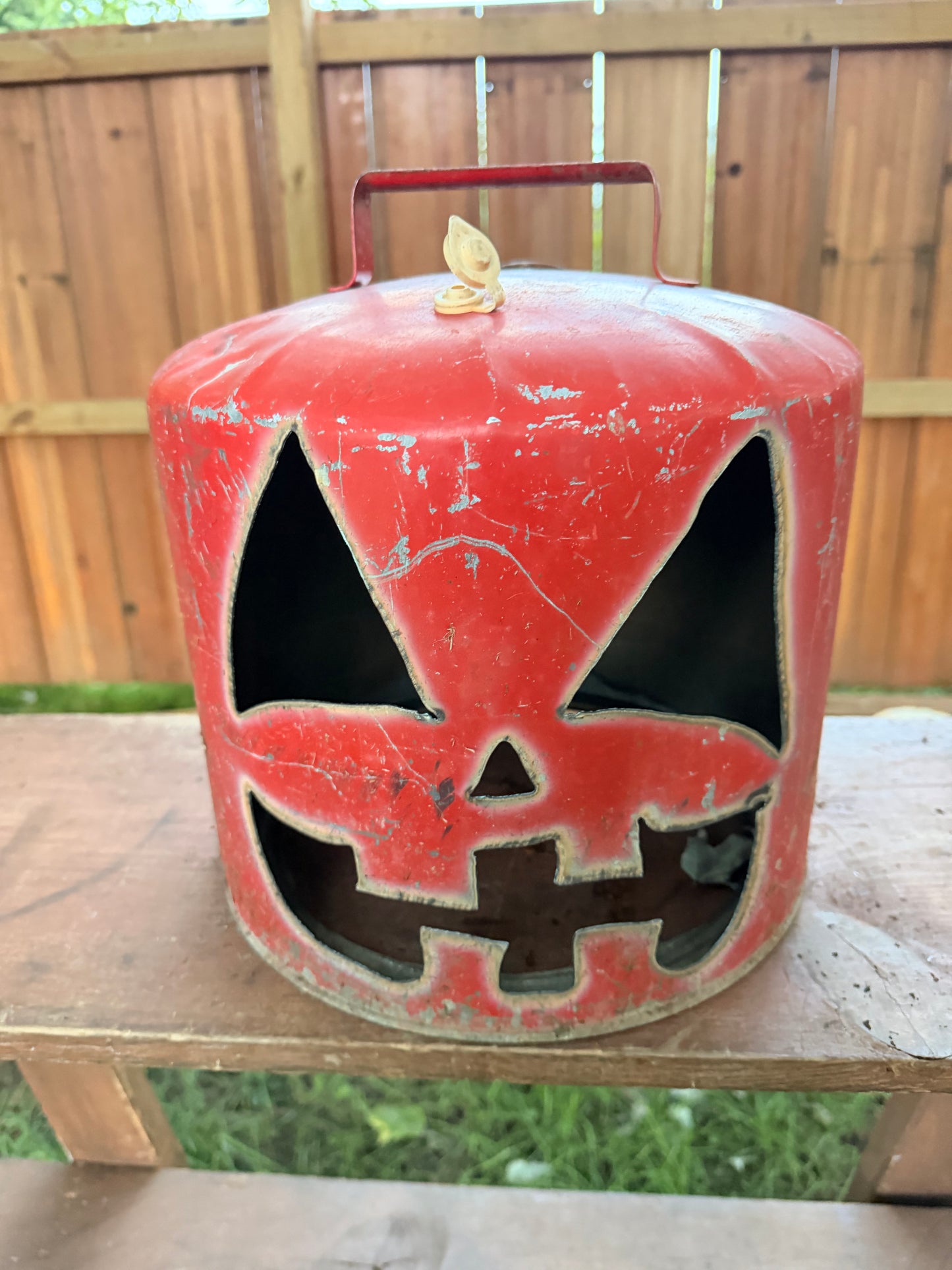 Hand cut gas can Jack-o-lantern C15
