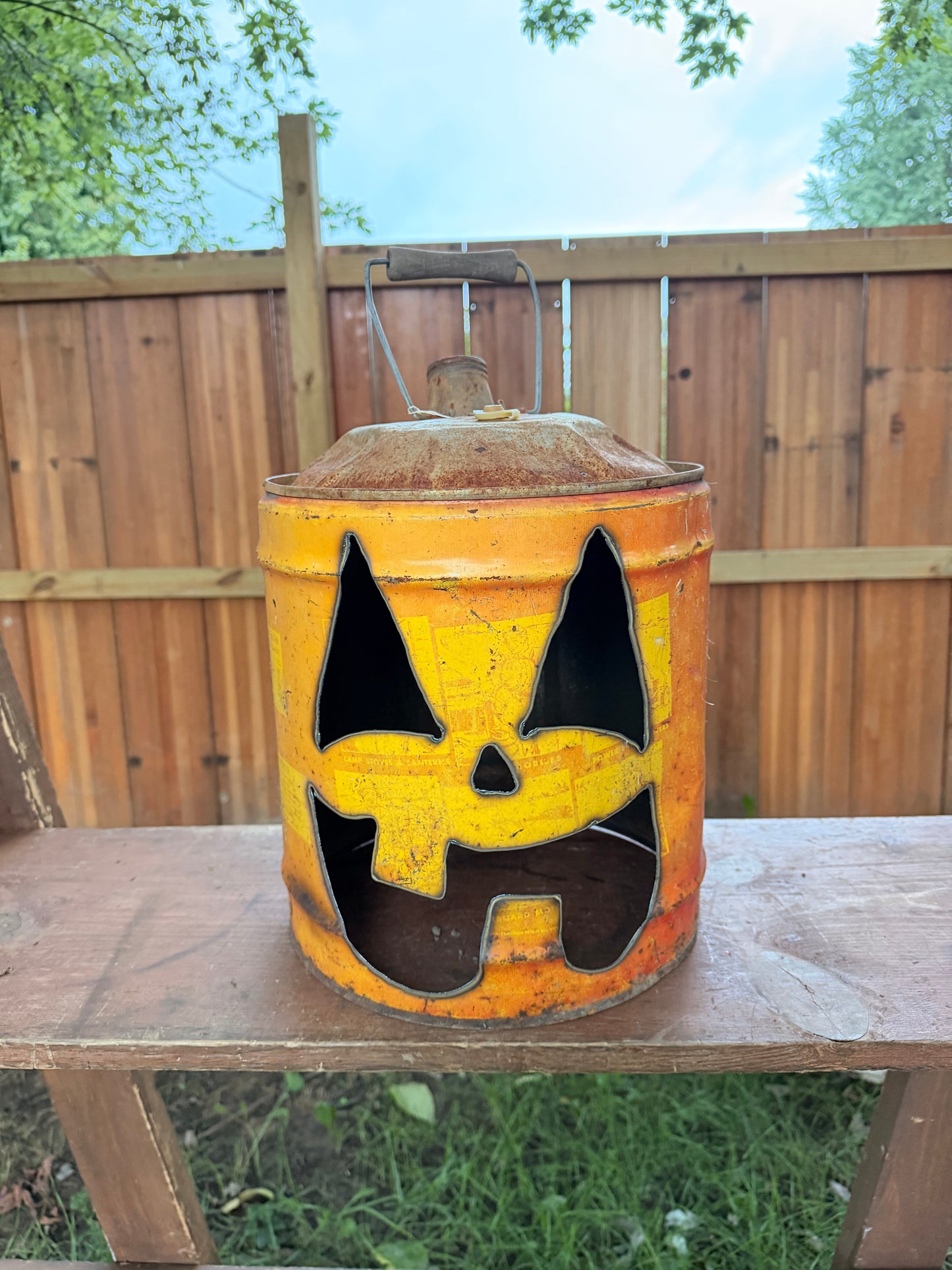 Hand cut gas can Jack-o-lantern C4