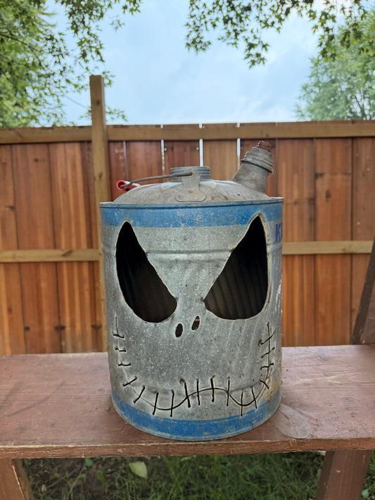 Hand cut gas can Jack-o-lantern C1