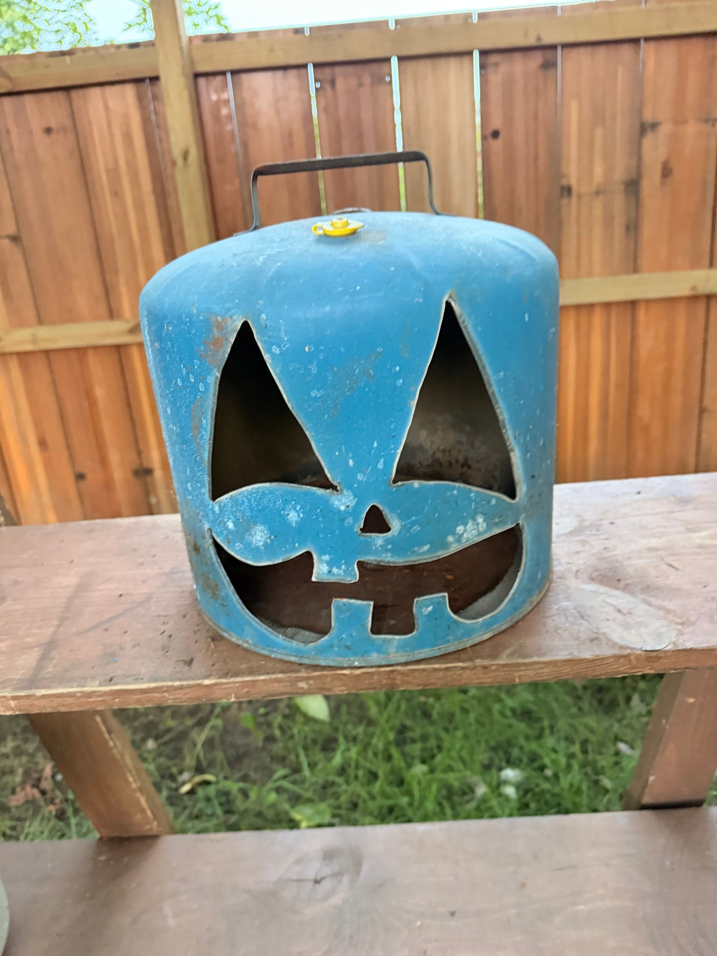 Hand cut gas can Jack-o-lantern C23