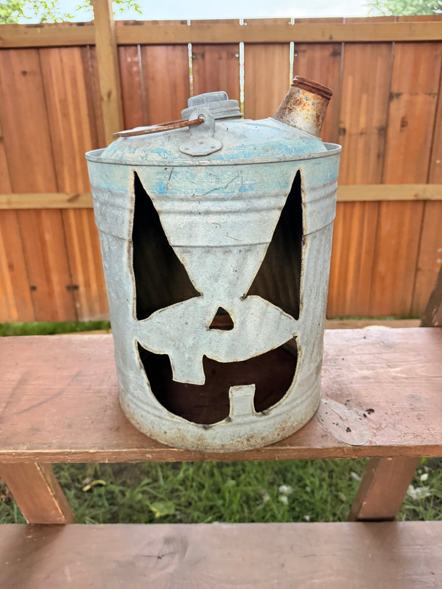 Hand cut gas can Jack-o-lantern C11