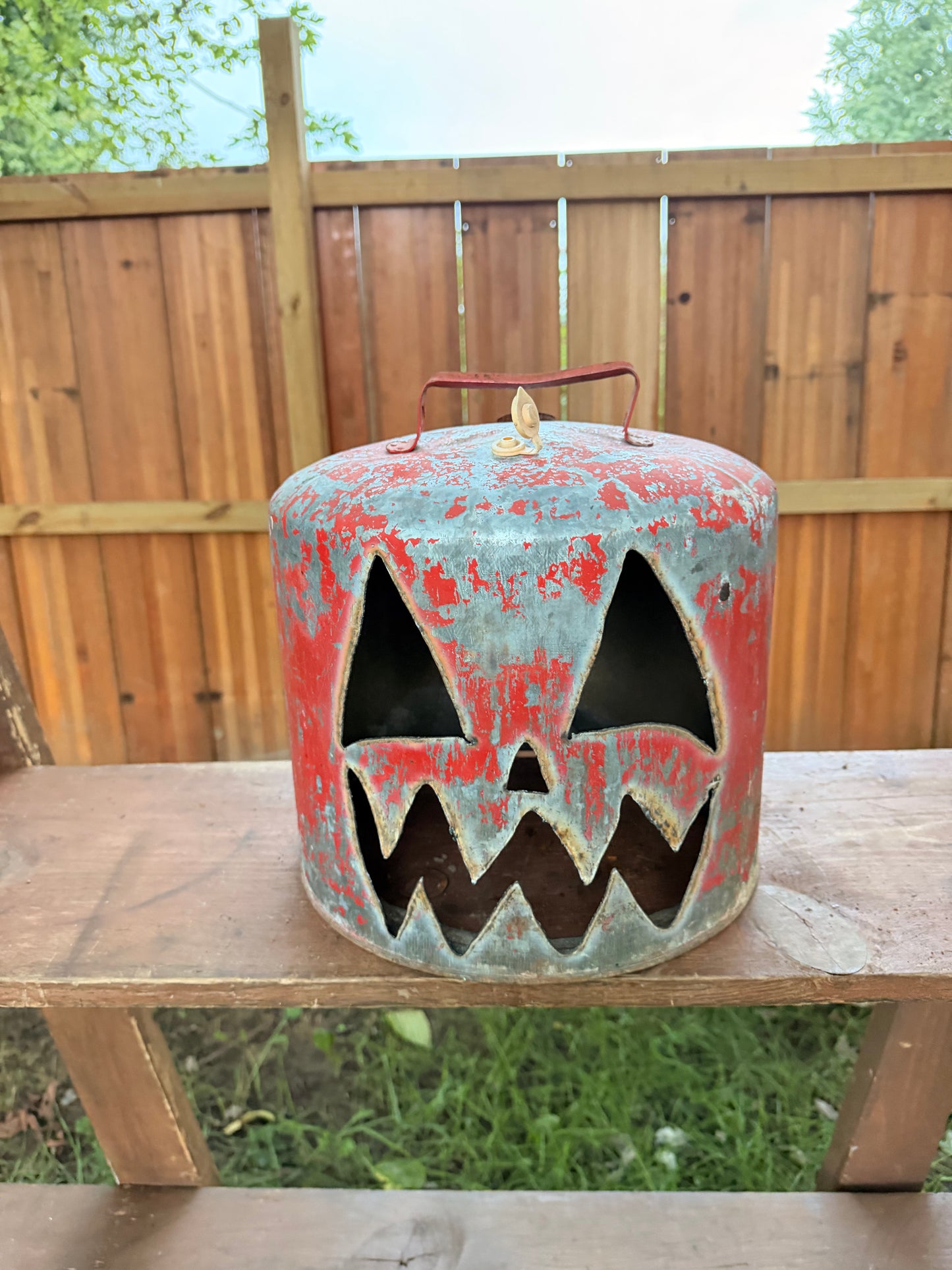 Hand cut gas can Jack-o-lantern C8