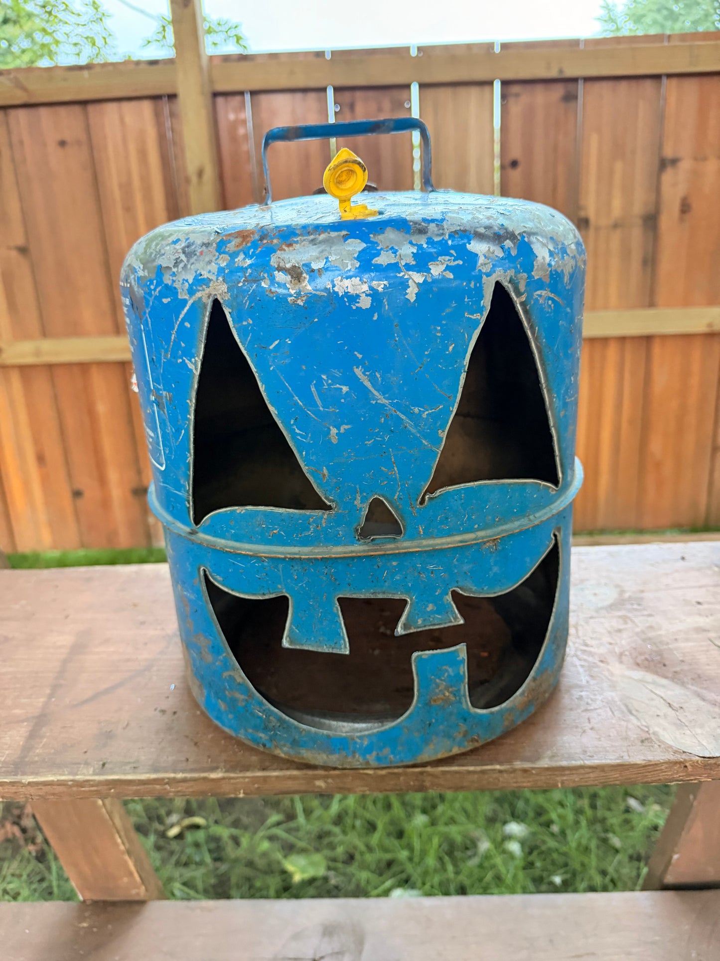 Hand cut gas can Jack-o-lantern C17